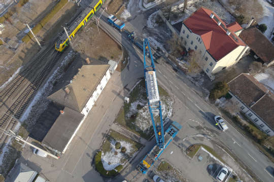 Das Duo ist komplett: Zweiter Großtransformator hat APG-Umspannwerk Sarasdorf erreicht